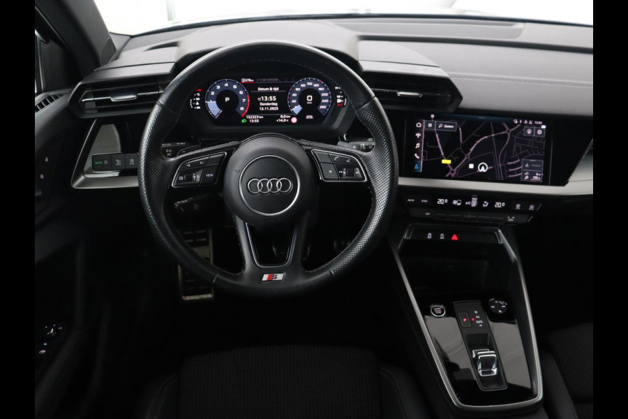 Audi A3 35 TFSI S edition | Panoramadak | Virtual Cockpit | Full LED | Carplay | Sportstoelen | Half leder | Navigatie | Climate control | Parkeerhulp | Bluetooth