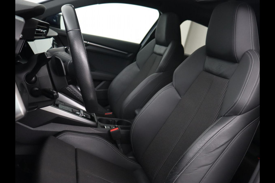 Audi A3 35 TFSI S edition | Panoramadak | Virtual Cockpit | Full LED | Carplay | Sportstoelen | Half leder | Navigatie | Climate control | Parkeerhulp | Bluetooth