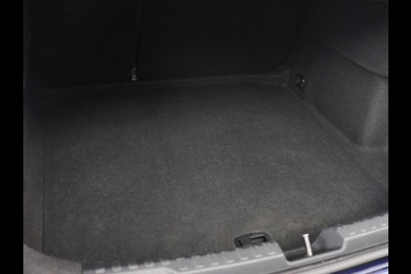 Audi A3 35 TFSI S edition | Panoramadak | Virtual Cockpit | Full LED | Carplay | Sportstoelen | Half leder | Navigatie | Climate control | Parkeerhulp | Bluetooth