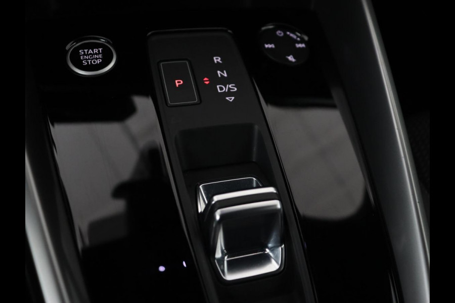Audi A3 35 TFSI S edition | Panoramadak | Virtual Cockpit | Full LED | Carplay | Sportstoelen | Half leder | Navigatie | Climate control | Parkeerhulp | Bluetooth