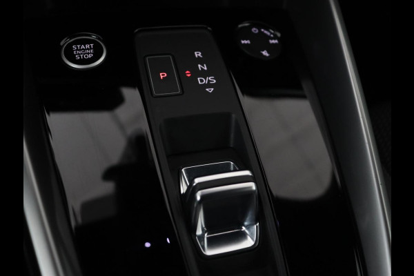 Audi A3 35 TFSI S edition | Panoramadak | Virtual Cockpit | Full LED | Carplay | Sportstoelen | Half leder | Navigatie | Climate control | Parkeerhulp | Bluetooth