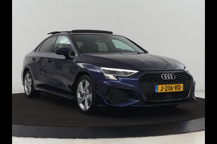 Audi A3 35 TFSI S edition | Panoramadak | Virtual Cockpit | Full LED | Carplay | Sportstoelen | Half leder | Navigatie | Climate control | Parkeerhulp | Bluetooth