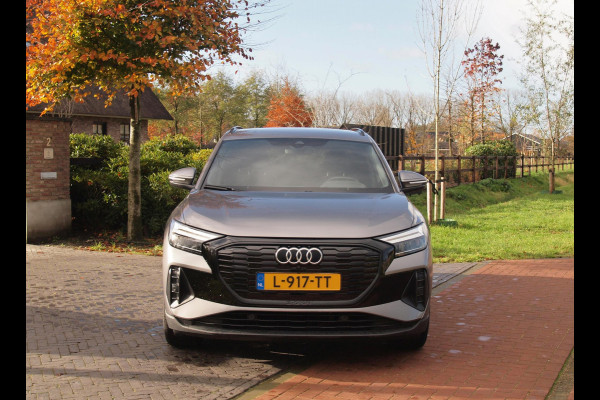 Audi Q4 e-tron 40 Launch edition 77 kWh | Camera | Waterpomp | | Trekhaak | Black Optic | NL-Auto |