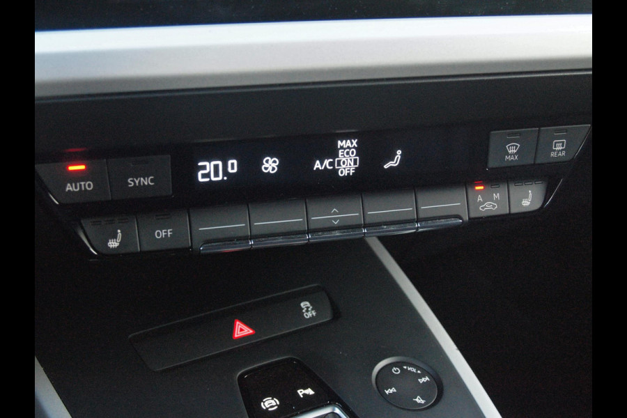 Audi Q4 e-tron 40 Launch edition 77 kWh | Camera | Waterpomp | | Trekhaak | Black Optic | NL-Auto |