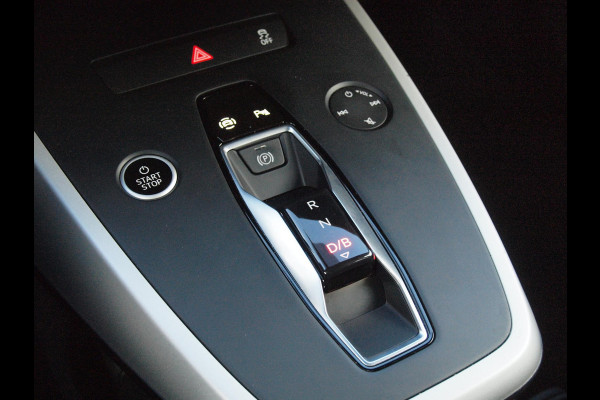 Audi Q4 e-tron 40 Launch edition 77 kWh | Camera | Waterpomp | | Trekhaak | Black Optic | NL-Auto |