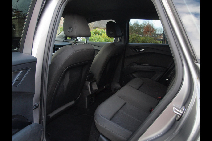 Audi Q4 e-tron 40 Launch edition 77 kWh | Camera | Waterpomp | | Trekhaak | Black Optic | NL-Auto |