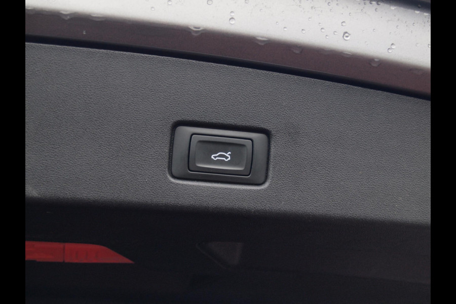 Audi Q4 e-tron 40 Launch edition 77 kWh | Camera | Waterpomp | | Trekhaak | Black Optic | NL-Auto |