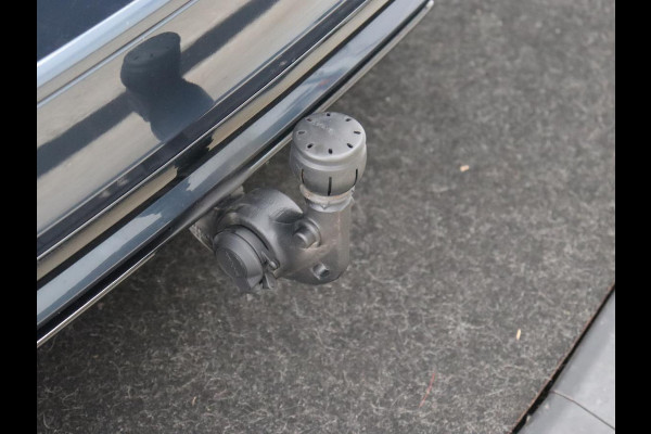 Volvo V60 2.0 T8 Recharge AWD R Design | Panoramadak | Trekhaak | Adaptive cruise | Stoelverwarming | Harman/Kardon | Camera | Carplay | Half leder | Navigatie | Full LED | PHEV | Plug In