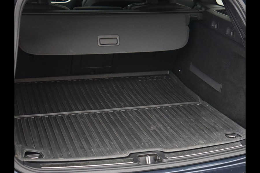 Volvo V60 2.0 T8 Recharge AWD R Design | Panoramadak | Trekhaak | Adaptive cruise | Stoelverwarming | Harman/Kardon | Camera | Carplay | Half leder | Navigatie | Full LED | PHEV | Plug In