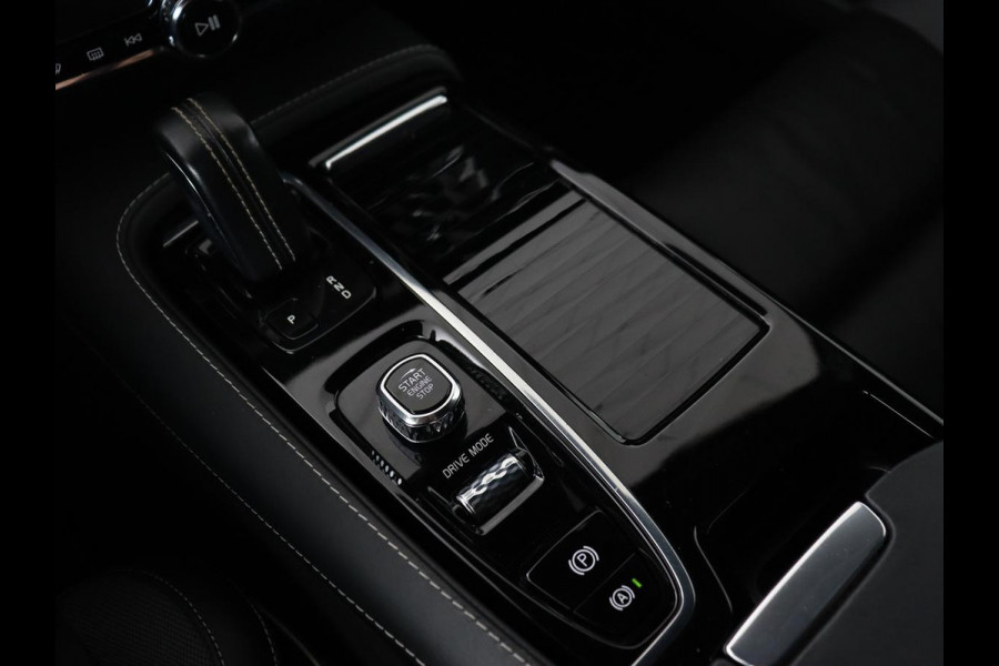 Volvo V60 2.0 T8 Recharge AWD R Design | Panoramadak | Trekhaak | Adaptive cruise | Stoelverwarming | Harman/Kardon | Camera | Carplay | Half leder | Navigatie | Full LED | PHEV | Plug In