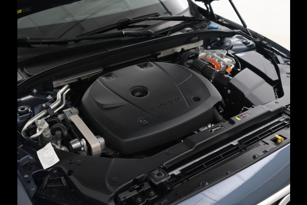 Volvo V60 2.0 T8 Recharge AWD R Design | Panoramadak | Trekhaak | Adaptive cruise | Stoelverwarming | Harman/Kardon | Camera | Carplay | Half leder | Navigatie | Full LED | PHEV | Plug In