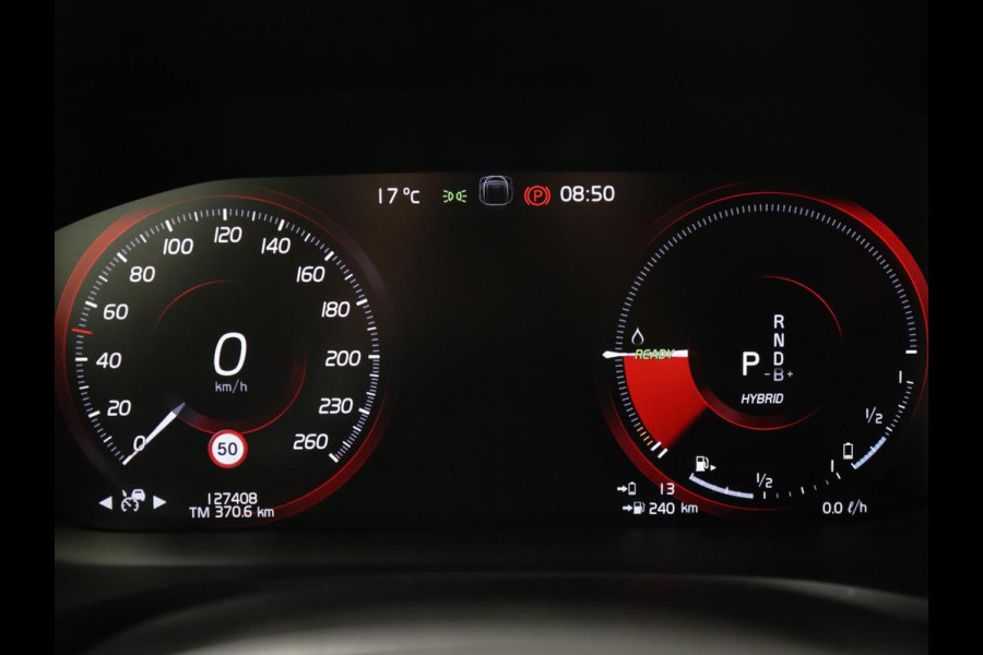 Volvo V60 2.0 T8 Recharge AWD R Design | Panoramadak | Trekhaak | Adaptive cruise | Stoelverwarming | Harman/Kardon | Camera | Carplay | Half leder | Navigatie | Full LED | PHEV | Plug In