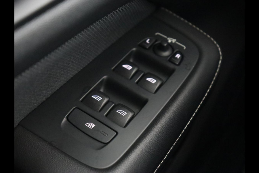 Volvo V60 2.0 T8 Recharge AWD R Design | Panoramadak | Trekhaak | Adaptive cruise | Stoelverwarming | Harman/Kardon | Camera | Carplay | Half leder | Navigatie | Full LED | PHEV | Plug In