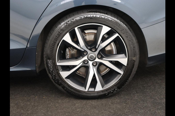 Volvo V60 2.0 T8 Recharge AWD R Design | Panoramadak | Trekhaak | Adaptive cruise | Stoelverwarming | Harman/Kardon | Camera | Carplay | Half leder | Navigatie | Full LED | PHEV | Plug In