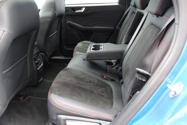 Ford Kuga 2.5-243pk PHEV ST-Line X. Nieuw Model ! Van €. 54.937,- voor €. 43.735,- ! Trekgewicht van 2.100kg ! Elektr. verstelb. AGR stoelen voor, Stoel-, stuur-, voorraam- en achterbank verwarming, Elektr. panorama/schuif-kanteldak , Trekhaak wegklapbaar,