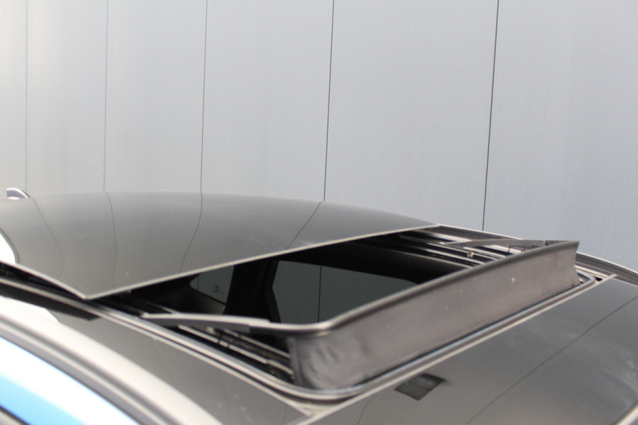 Ford Kuga 2.5-243pk PHEV ST-Line X. Nieuw Model ! Van €. 54.937,- voor €. 43.735,- ! Trekgewicht van 2.100kg ! Elektr. verstelb. AGR stoelen voor, Stoel-, stuur-, voorraam- en achterbank verwarming, Elektr. panorama/schuif-kanteldak , Trekhaak wegklapbaar,