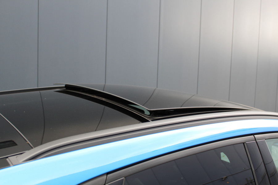 Ford Kuga 2.5-243pk PHEV ST-Line X. Nieuw Model ! Van €. 54.937,- voor €. 43.735,- ! Trekgewicht van 2.100kg ! Elektr. verstelb. AGR stoelen voor, Stoel-, stuur-, voorraam- en achterbank verwarming, Elektr. panorama/schuif-kanteldak , Trekhaak wegklapbaar,