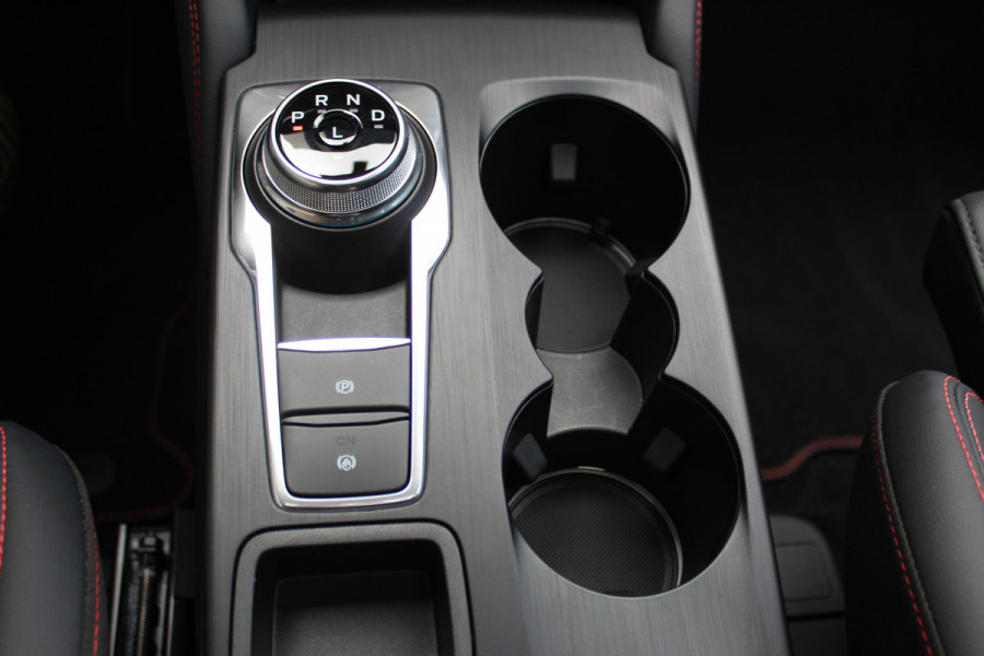 Ford Kuga 2.5-243pk PHEV ST-Line X. Nieuw Model ! Van €. 54.937,- voor €. 43.735,- ! Trekgewicht van 2.100kg ! Elektr. verstelb. AGR stoelen voor, Stoel-, stuur-, voorraam- en achterbank verwarming, Elektr. panorama/schuif-kanteldak , Trekhaak wegklapbaar,