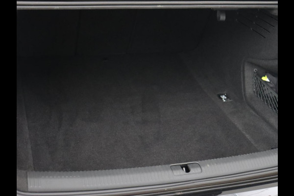 Audi A4 35 TFSI Business Edition | Stoelverwarming | Virtual Cockpit | Carplay | Full LED | DAB | Climate control | Parkeerhulp | Cruise control | Bluetooth