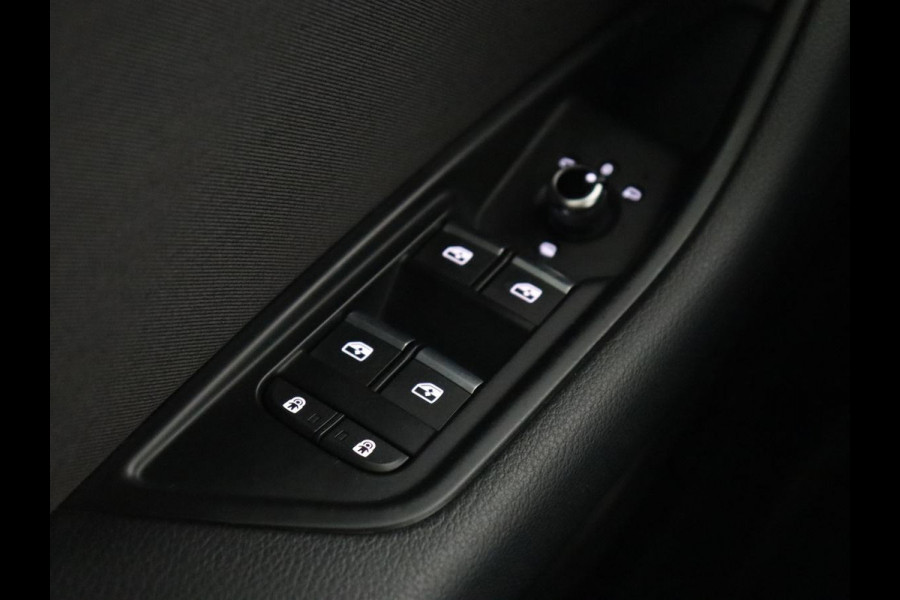 Audi A4 35 TFSI Business Edition | Stoelverwarming | Virtual Cockpit | Carplay | Full LED | DAB | Climate control | Parkeerhulp | Cruise control | Bluetooth