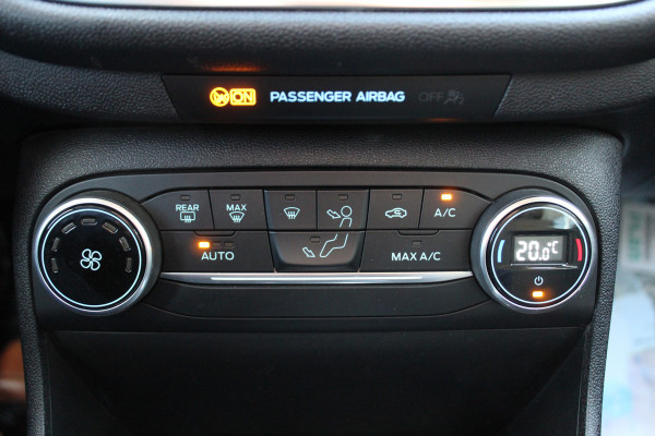 Ford Fiesta 1.0-100pk EcoBoost Titanium 5deurs Mooie en zuinige Ford Fiesta in de luxe Titanium uitvoering. Climate control , Cruise control , Navigatie , Bluetooth