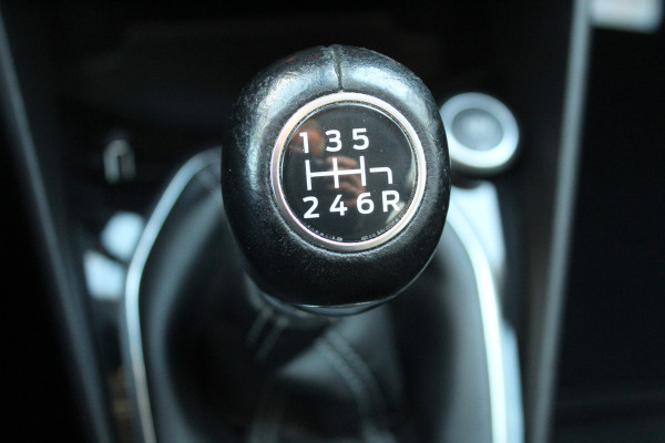 Ford Fiesta 1.0-100pk EcoBoost Titanium 5deurs Mooie en zuinige Ford Fiesta in de luxe Titanium uitvoering. Climate control , Cruise control , Navigatie , Bluetooth