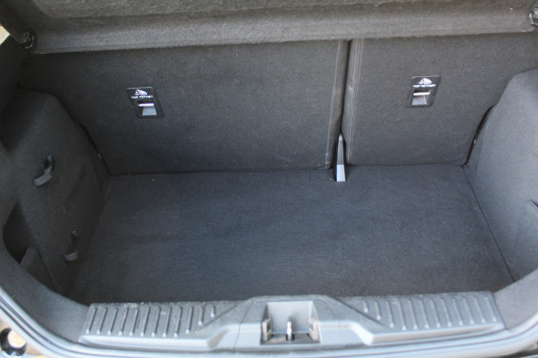 Ford Fiesta 1.0-100pk EcoBoost Titanium 5deurs Mooie en zuinige Ford Fiesta in de luxe Titanium uitvoering. Climate control , Cruise control , Navigatie , Bluetooth