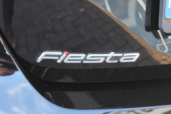Ford Fiesta 1.0-100pk EcoBoost Titanium 5deurs Mooie en zuinige Ford Fiesta in de luxe Titanium uitvoering. Climate control , Cruise control , Navigatie , Bluetooth