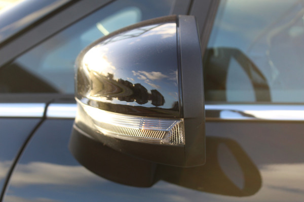 Ford Fiesta 1.0-100pk EcoBoost Titanium 5deurs Mooie en zuinige Ford Fiesta in de luxe Titanium uitvoering. Climate control , Cruise control , Navigatie , Bluetooth