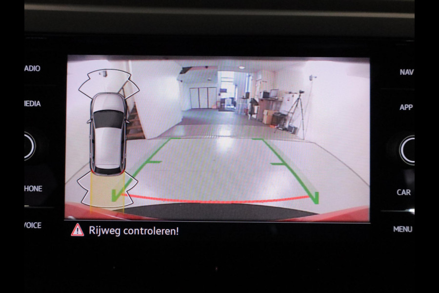 Volkswagen Polo 1.0 TSI R-Line Pano-dak| Navi| 17'LM-velgen| digital display