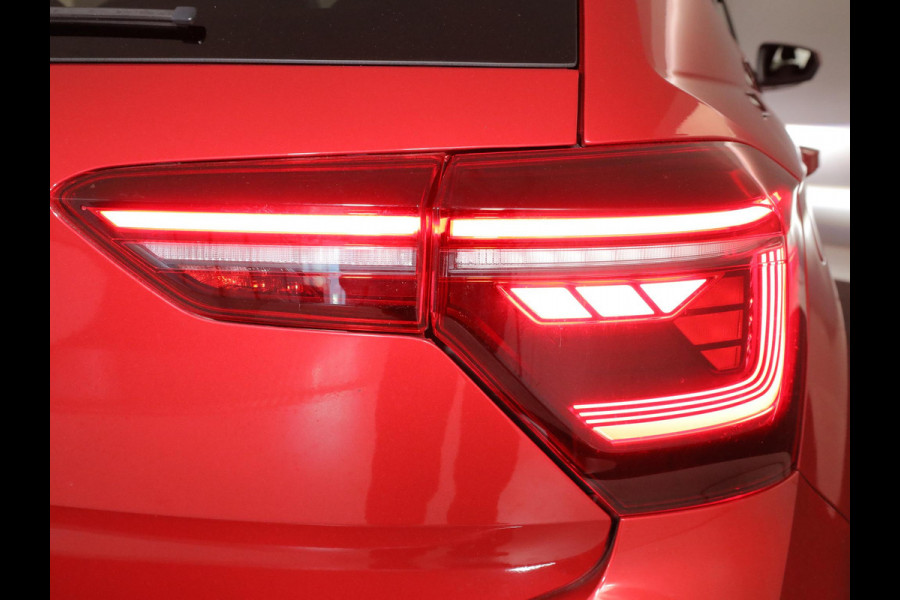 Volkswagen Polo 1.0 TSI R-Line Pano-dak| Navi| 17'LM-velgen| digital display