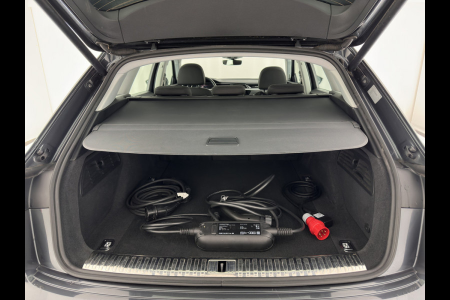 Audi e-tron 50 Quattro *ELECTRO-MOTOR AUDIBLE* Launch edition 71 kWh [ 3-Fase ] {SOH-100%} (INCL-BTW) Aut. *FULL-LED | DIGI-COCKPIT | NAVI-FULLMAP | HEATED-COMFORTSEATS | KEYLESS | AUDI-SOUND | SHIFT-PADDLES | ECC | PDC | CRUISE | 20''ALU*
