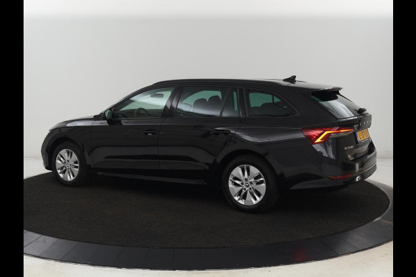 Škoda Octavia 1.0 TSI Business Edition | Carplay | Sfeerverlichting | Navigatie | Full LED | Parkeerhulp | Getint glas | Digital Cockpit