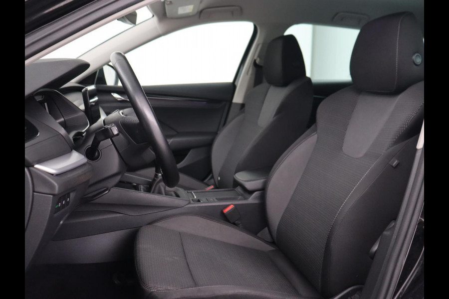 Škoda Octavia 1.0 TSI Business Edition | Carplay | Sfeerverlichting | Navigatie | Full LED | Parkeerhulp | Getint glas | Digital Cockpit