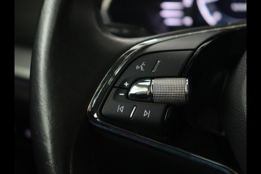 Škoda Octavia 1.0 TSI Business Edition | Carplay | Sfeerverlichting | Navigatie | Full LED | Parkeerhulp | Getint glas | Digital Cockpit