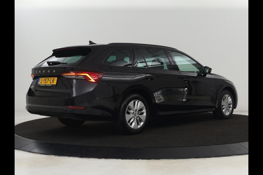 Škoda Octavia 1.0 TSI Business Edition | Carplay | Sfeerverlichting | Navigatie | Full LED | Parkeerhulp | Getint glas | Digital Cockpit