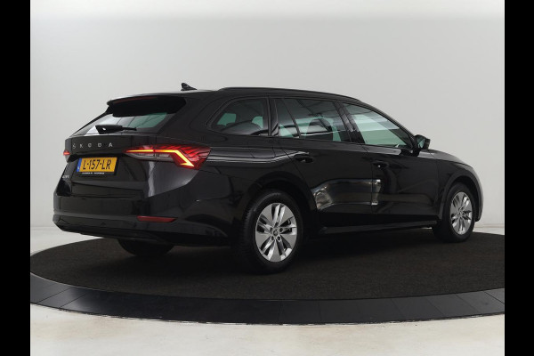 Škoda Octavia 1.0 TSI Business Edition | Carplay | Sfeerverlichting | Navigatie | Full LED | Parkeerhulp | Getint glas | Digital Cockpit