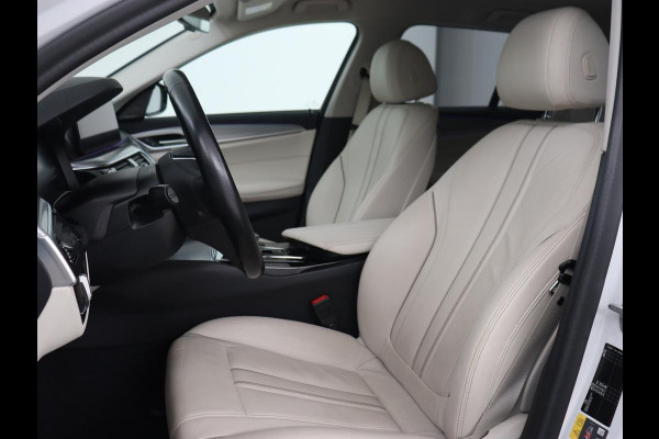 BMW 5 Serie 530e xDrive High Executive | Head-Up | Leder | Adaptive cruise | Stoelverwarming | 360 Camera | Harman/Kardon | Carplay | Live Cockpit | Laserlicht | Navigatie | Parkeerhulp | PHEV | Plug In