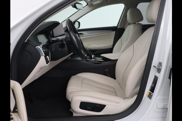 BMW 5 Serie 530e xDrive High Executive | Head-Up | Leder | Adaptive cruise | Stoelverwarming | 360 Camera | Harman/Kardon | Carplay | Live Cockpit | Laserlicht | Navigatie | Parkeerhulp | PHEV | Plug In