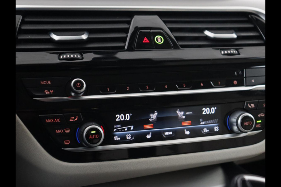 BMW 5 Serie 530e xDrive High Executive | Head-Up | Leder | Adaptive cruise | Stoelverwarming | 360 Camera | Harman/Kardon | Carplay | Live Cockpit | Laserlicht | Navigatie | Parkeerhulp | PHEV | Plug In