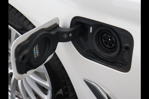 BMW 5 Serie 530e xDrive High Executive | Head-Up | Leder | Adaptive cruise | Stoelverwarming | 360 Camera | Harman/Kardon | Carplay | Live Cockpit | Laserlicht | Navigatie | Parkeerhulp | PHEV | Plug In