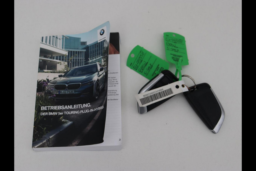 BMW 5 Serie 530e xDrive High Executive | Head-Up | Leder | Adaptive cruise | Stoelverwarming | 360 Camera | Harman/Kardon | Carplay | Live Cockpit | Laserlicht | Navigatie | Parkeerhulp | PHEV | Plug In