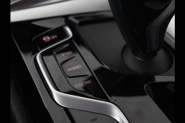 BMW 5 Serie 530e xDrive High Executive | Head-Up | Leder | Adaptive cruise | Stoelverwarming | 360 Camera | Harman/Kardon | Carplay | Live Cockpit | Laserlicht | Navigatie | Parkeerhulp | PHEV | Plug In