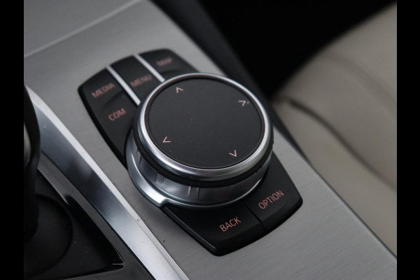 BMW 5 Serie 530e xDrive High Executive | Head-Up | Leder | Adaptive cruise | Stoelverwarming | 360 Camera | Harman/Kardon | Carplay | Live Cockpit | Laserlicht | Navigatie | Parkeerhulp | PHEV | Plug In