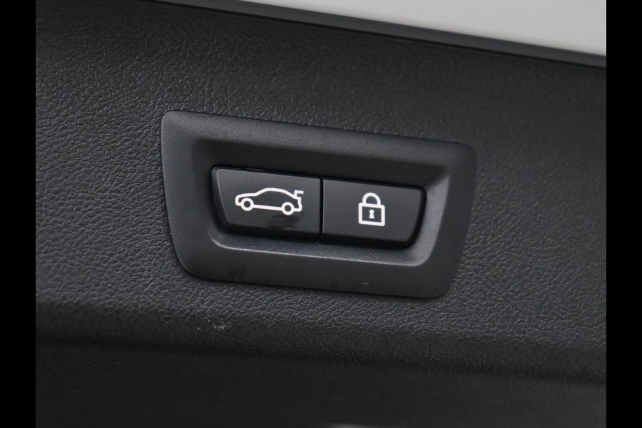 BMW 5 Serie 530e xDrive High Executive | Head-Up | Leder | Adaptive cruise | Stoelverwarming | 360 Camera | Harman/Kardon | Carplay | Live Cockpit | Laserlicht | Navigatie | Parkeerhulp | PHEV | Plug In