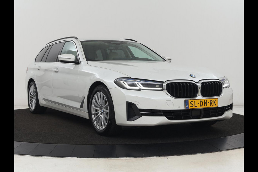 BMW 5 Serie 530e xDrive High Executive | Head-Up | Leder | Adaptive cruise | Stoelverwarming | 360 Camera | Harman/Kardon | Carplay | Live Cockpit | Laserlicht | Navigatie | Parkeerhulp | PHEV | Plug In