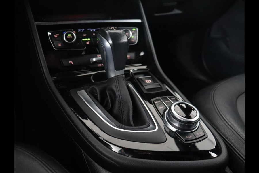 BMW 2 Serie Active Tourer 218i High Executive | Leder | Stoelverwarming | Harman/Kardon | Trekhaak | Navigatie | Full LED | Climate control | Parkeerhulp | Cruise control