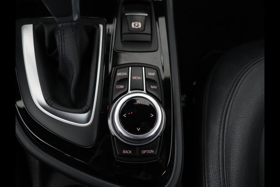 BMW 2 Serie Active Tourer 218i High Executive | Leder | Stoelverwarming | Harman/Kardon | Trekhaak | Navigatie | Full LED | Climate control | Parkeerhulp | Cruise control