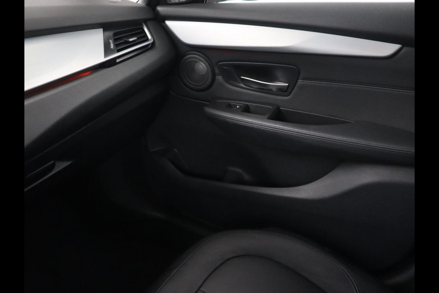 BMW 2 Serie Active Tourer 218i High Executive | Leder | Stoelverwarming | Harman/Kardon | Trekhaak | Navigatie | Full LED | Climate control | Parkeerhulp | Cruise control