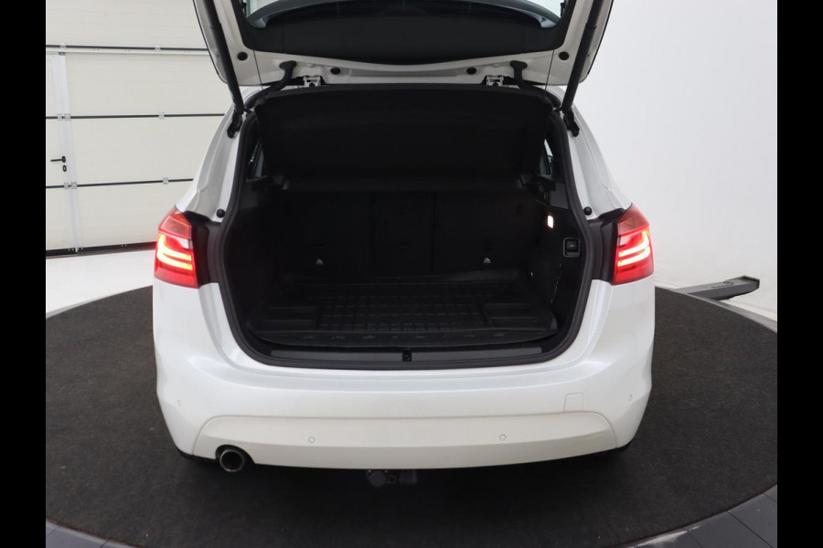 BMW 2 Serie Active Tourer 218i High Executive | Leder | Stoelverwarming | Harman/Kardon | Trekhaak | Navigatie | Full LED | Climate control | Parkeerhulp | Cruise control